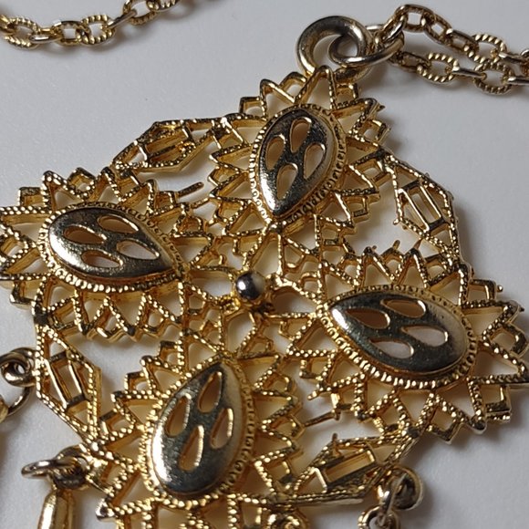 24.75 Inch Gold Tone Pendant Necklace - Picture 3 of 7